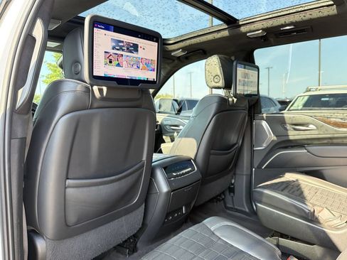 Used 2022 Cadillac Escalade Sport Platinum AWD/4WD image 11