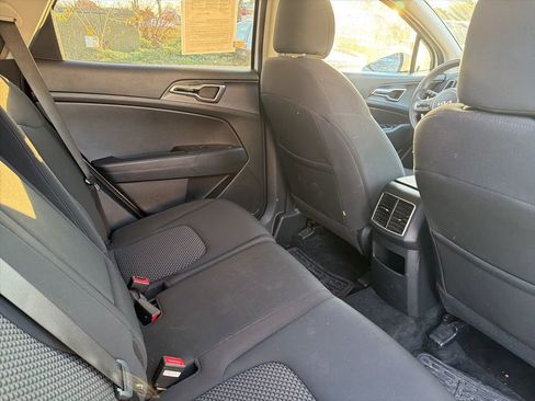 Used 2023 Kia Sportage LX AWD/4WD image 11