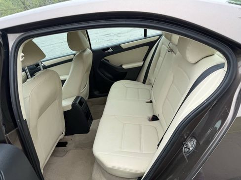 Used 2011 Volkswagen Jetta SE FWD image 11