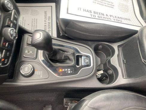 Used 2020 Jeep Cherokee Limited AWD/4WD image 30