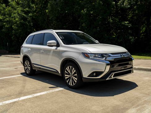 Used 2020 Mitsubishi Outlander SEL FWD image 2