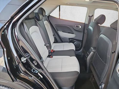 Used 2025 Hyundai Venue SEL FWD image 20