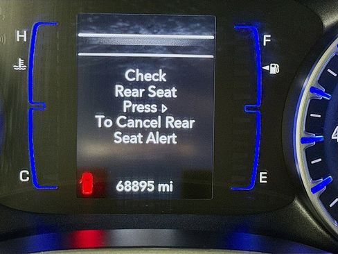 Used 2023 Chrysler Voyager LX image 13