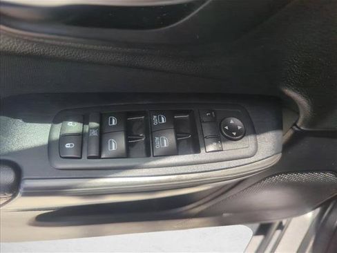 Used 2016 Jeep Cherokee Latitude FWD image 30