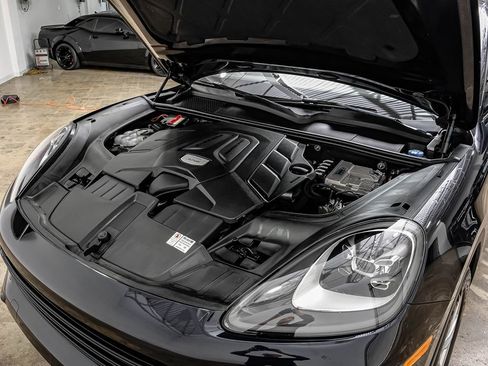 Used 2019 Porsche Cayenne image 44