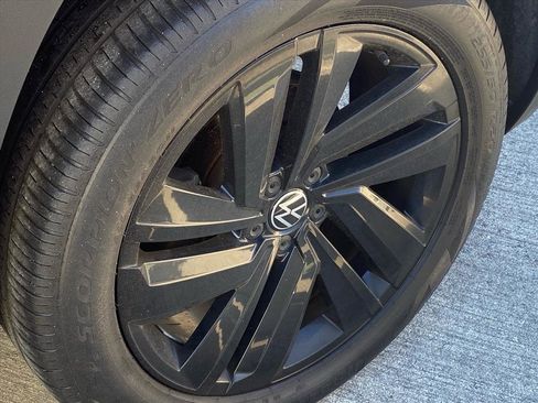 Used 2021 Volkswagen Atlas Cross Sport SE w/ Panoramic Sunroof Package image 20