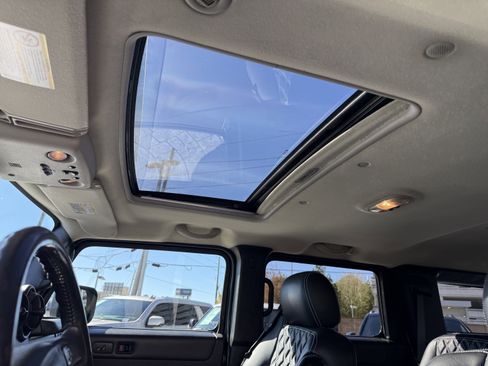 Used 2005 HUMMER H2 w/ Preferred Equipment Group image 15