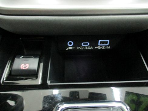 Used 2025 Subaru Outback Premium image 21