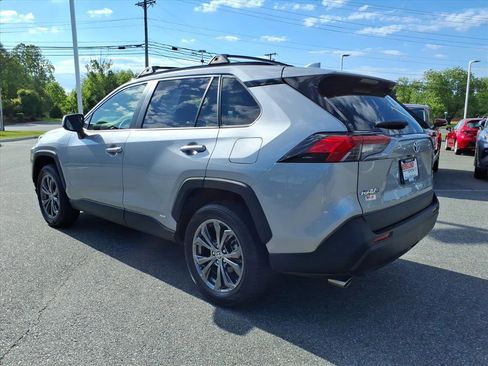 Used 2022 Toyota RAV4 XLE Premium AWD/4WD image 12