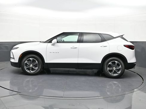 Used 2023 Chevrolet Blazer LT AWD/4WD image 2