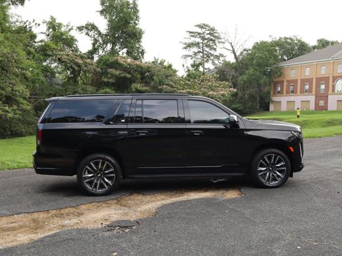 Used 2024 Cadillac Escalade ESV Sport AWD/4WD image 8