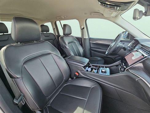 Used 2023 Jeep Grand Cherokee Limited w/ Luxury Tech Group II image 18