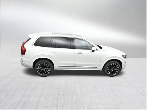 New 2026 Volvo XC90 T8 Plus w/ Protection Package Premier AWD/4WD image 18