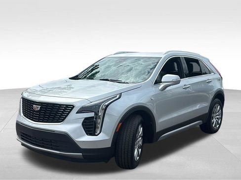 Used 2021 Cadillac XT4 Premium Luxury w/ Cold Weather Package FWD image 3