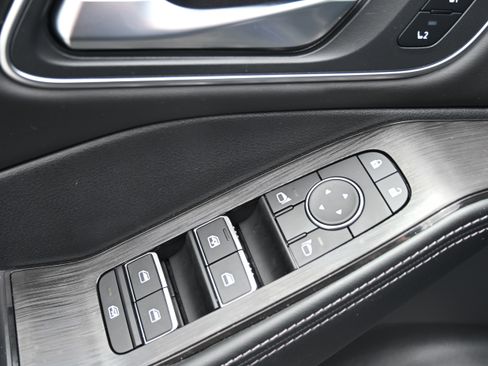 Used 2025 Nissan Rogue Platinum w/ Platinum Premium Package FWD image 15