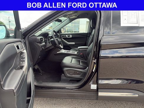 Used 2024 Ford Explorer XLT w/ Equipment Group 202A AWD/4WD image 13