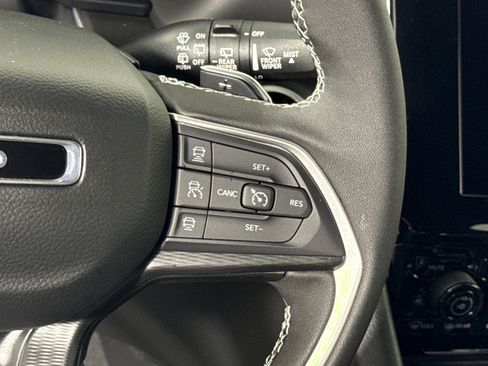 New 2025 Jeep Grand Cherokee L Altitude image 18