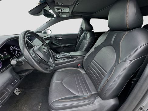 Used 2019 Toyota Avalon Limited image 13