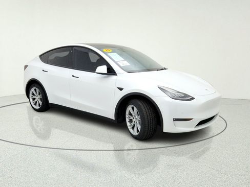 Used 2022 Tesla Model Y Long Range AWD/4WD image 6