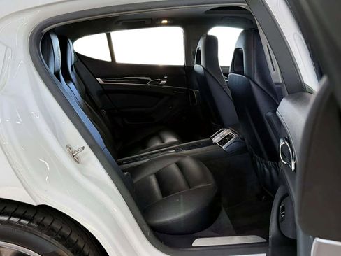 Used 2016 Porsche Panamera image 19