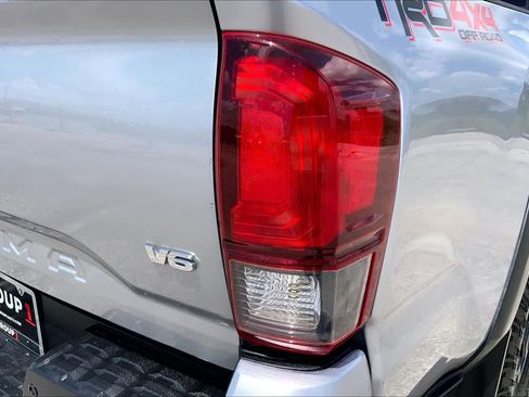 Used 2018 Toyota Tacoma TRD Off-Road w/ Technology Package AWD/4WD image 30