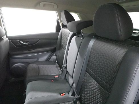 Used 2017 Nissan Rogue SV image 25