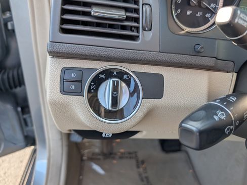 Used 2011 Mercedes-Benz C 300 Luxury image 18