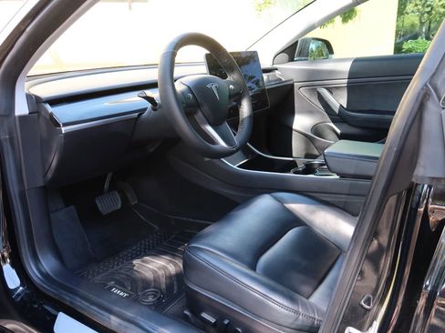 Used 2019 Tesla Model 3 Standard Range Plus image 14