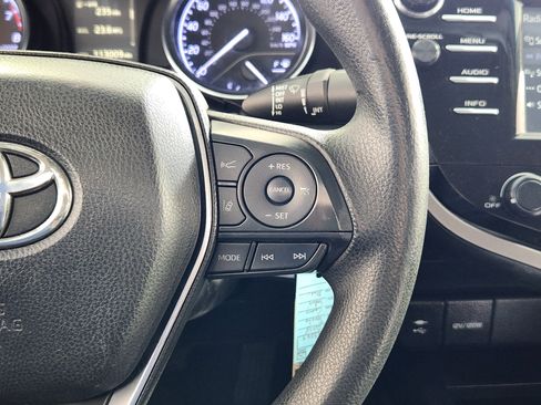 Used 2018 Toyota Camry LE image 19
