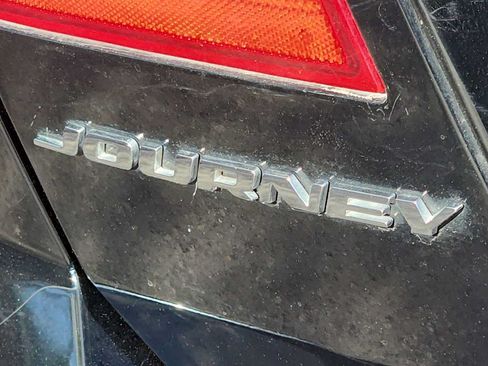 Used 2020 Dodge Journey SE w/ SE Popular Equipment Group FWD image 11