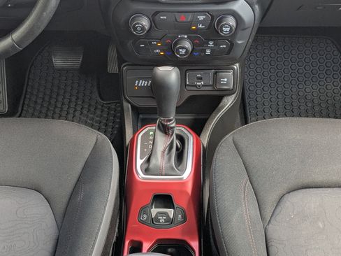 Certified 2022 Jeep Renegade Trailhawk AWD/4WD image 18