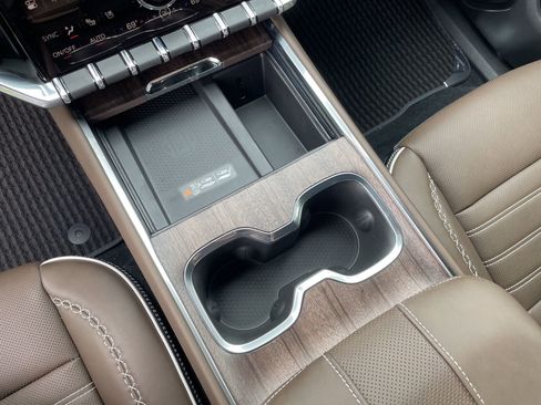 New 2026 GMC Acadia Denali Ultimate FWD image 17