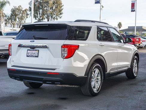 Certified 2022 Ford Explorer XLT image 7