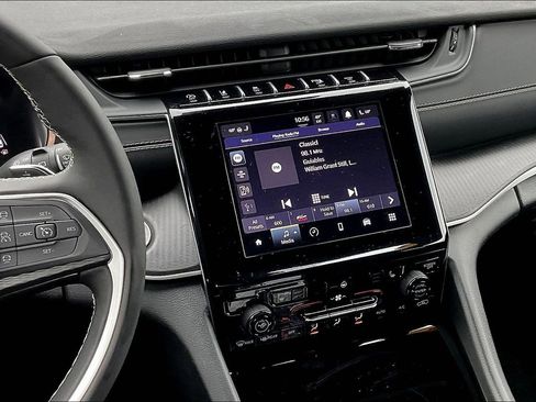 Used 2025 Jeep Grand Cherokee Laredo X w/ Luxury Tech Group I image 6