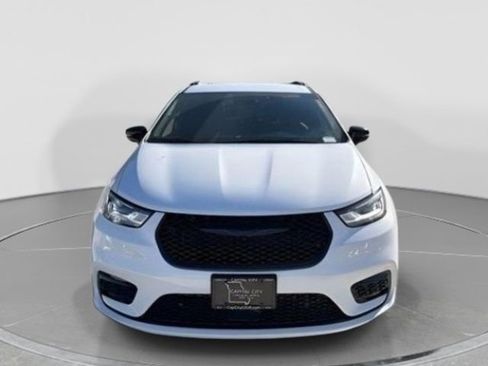 New 2026 Chrysler Pacifica Select w/ S Appearance Package image 2