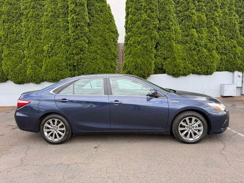 Used 2016 Toyota Camry XLE w/ Moonroof Package FWD image 11