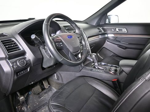 Used 2018 Ford Explorer Limited w/ Equipment Group 301A AWD/4WD image 24