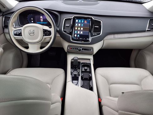 Used 2023 Volvo XC90 B6 Plus image 11