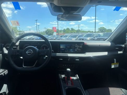 Used 2025 Nissan Kicks SR FWD image 22