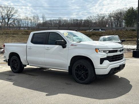 Used 2022 Chevrolet Silverado 1500 RST image 2