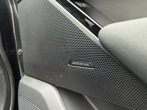 Used 2025 Land Rover Range Rover Velar Dynamic SE image 29