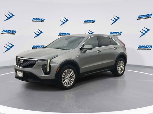 Certified 2024 Cadillac XT4 Luxury w/ Cold Weather Package image 4