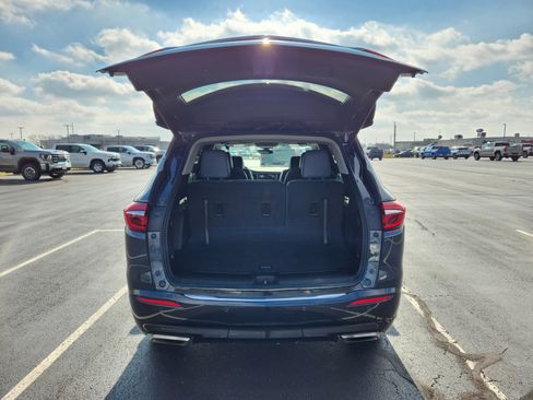 Used 2020 Buick Enclave Essence image 10
