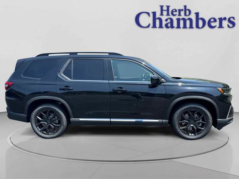 New 2025 Honda Pilot Touring image 11