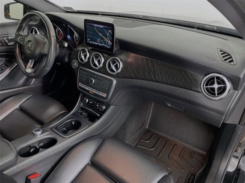 Used 2018 Mercedes-Benz GLA 250 4MATIC image 33