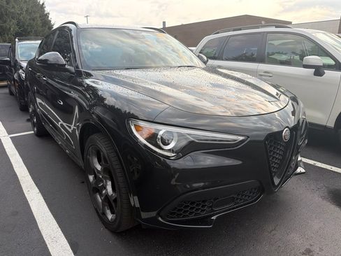 Used 2022 Alfa Romeo Stelvio Veloce AWD/4WD image 4