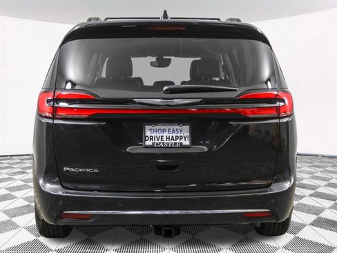 Used 2022 Chrysler Pacifica Touring-L image 17
