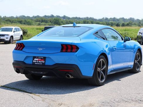 Used 2025 Ford Mustang Coupe RWD image 9