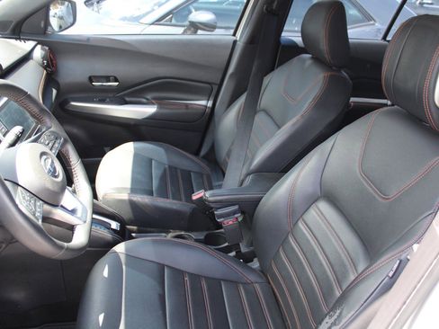 Used 2020 Nissan Kicks SR w/ SR Premium Package FWD image 8