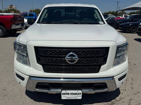 Used 2022 Nissan Titan SV RWD image 2